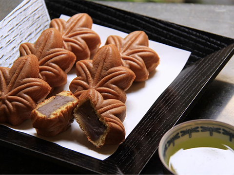 Momiji Manju